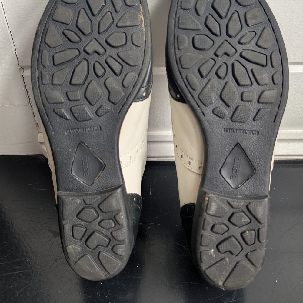 Born Women's Black and White Oxford Flats - Picture 5 of 6